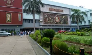 Mater Dei School, Government Officers Colony, India Gate, Delhi School Building