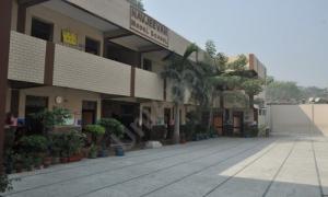 Navjeevan Model Secondary School, Gtb Nagar, Delhi