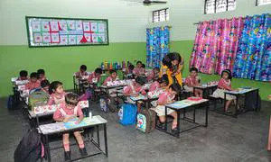 K.L. Mehta Dayanand Public Senior Secondary School, Sector 16, Faridabad Classroom