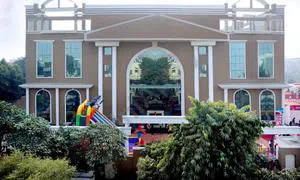 PRESIDIUM School, Sector 31, Noida School Building
