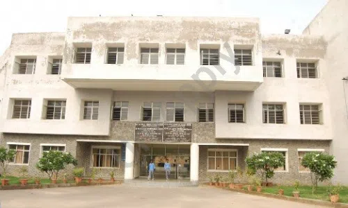 DCM Boys Senior Secondary School, Manakpura, Kishanganj, Delhi School Building 1