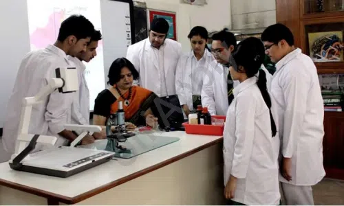 Manav Sthali School, Rajender Nagar, Delhi Science Lab