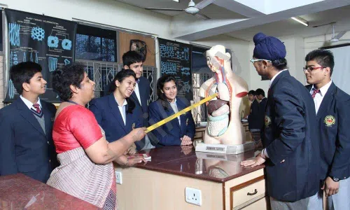 Amity International School, Mayur Vihar Phase 1, Delhi Science Lab