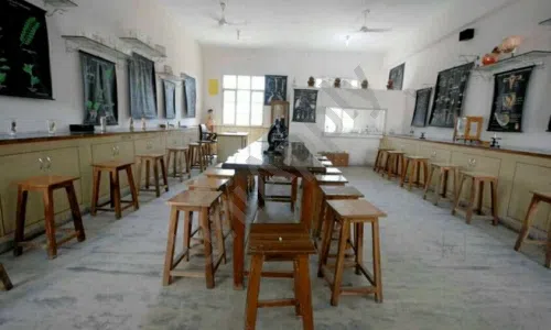 Dashmesh Public School, Vasundhara Enclave, Delhi Science Lab 1