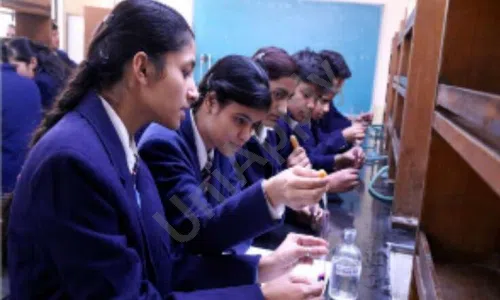 Kala Niketan International School, Ip Enclave, Ghazipur, Delhi Science Lab 1