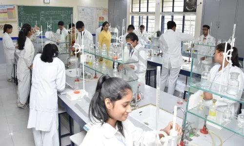 Mayur Public School, Ip Extension, Patparganj, Delhi Science Lab
