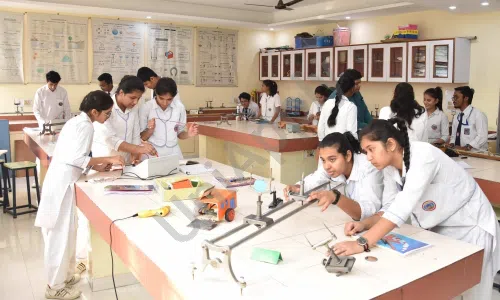 Mayur Public School, Ip Extension, Patparganj, Delhi Science Lab 1