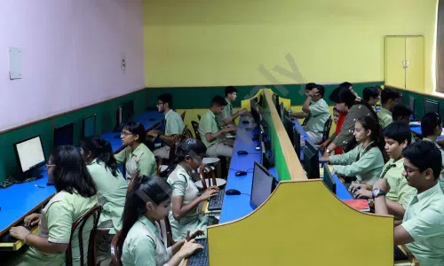 National Victor Public School, Ip Extension, Patparganj, Delhi Computer Lab