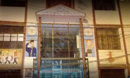 S.N. Modern School, New Ashok Nagar, Delhi School Building 1