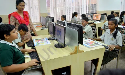 Universal Public School, Preet Vihar, Delhi Computer Lab