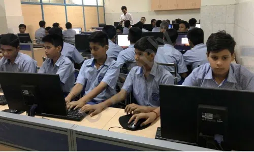 Vivekanand Public School, Anand Vihar, Delhi Computer Lab