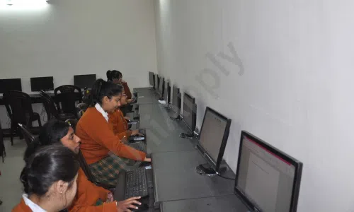 St. Thomas' Girls Senior Secondary School, Gole Market, New Delhi, Delhi Computer Lab