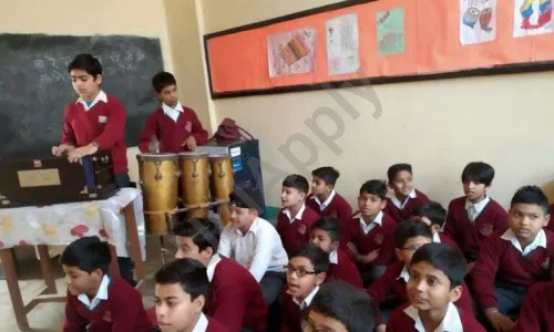 Virmani Public School, Roop Nagar, Delhi Classroom