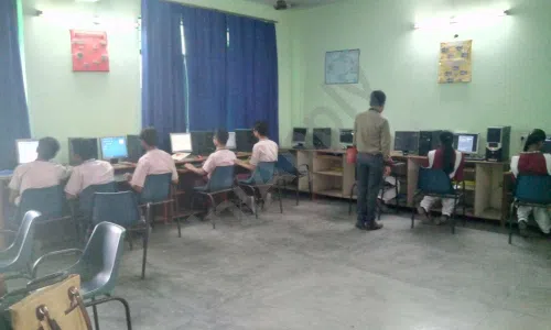 Hindon Public Senior Secondary School, Harsh Vihar, Mandoli, Delhi Computer Lab