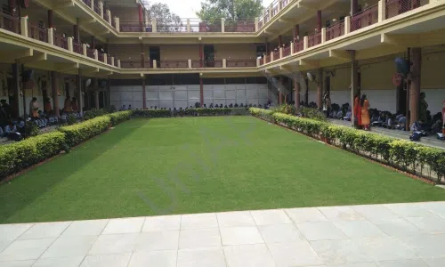 Navjeevan Adarsh Public School, Gautampuri, Delhi School Building 1