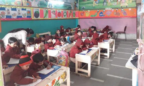 Sri Guru Nanak Public School, Adarsh Nagar, Delhi Classroom 2