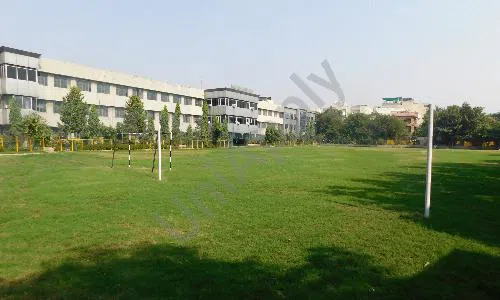 Guru Nanak Public School, Pushpanjali Enclave, Pitampura, Delhi School Building