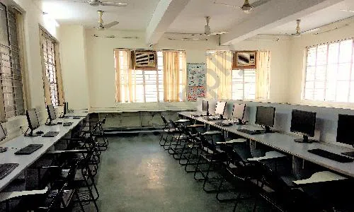 Guru Nanak Public School, Pushpanjali Enclave, Pitampura, Delhi Computer Lab