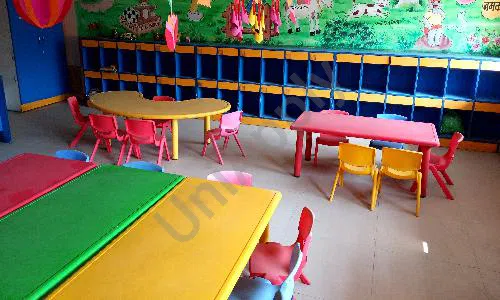 Guru Nanak Public School, Pushpanjali Enclave, Pitampura, Delhi Classroom