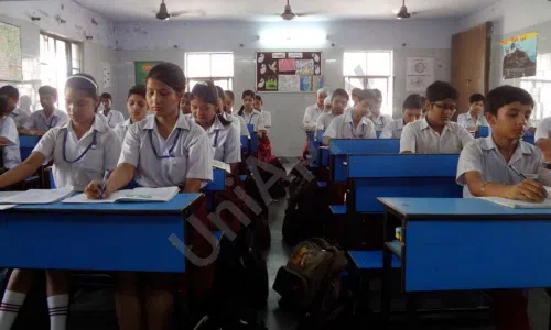Arya Model School, Adarsh Nagar, Delhi Classroom