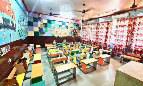 Crescent Public School, Saraswati Vihar, Pitampura, Delhi Classroom