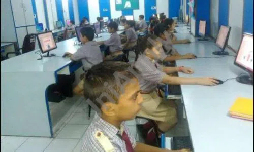 Sri Guru Nanak Public School, Adarsh Nagar, Delhi Computer Lab