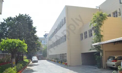 Darbari Lal DAV Model School, Pitampura, Delhi School Building