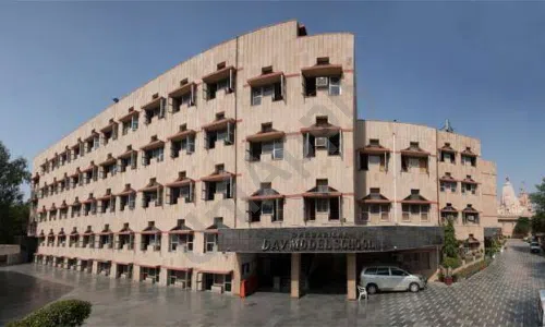 Darbari Lal DAV Model School, Shalimar Bagh, Delhi School Building