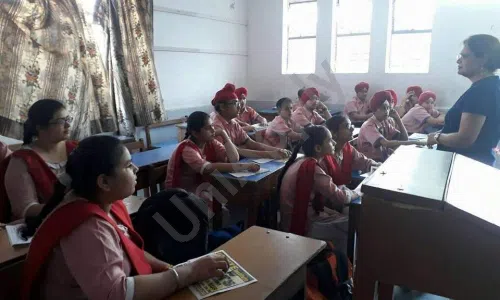 Guru Nanak Public School, Pushpanjali Enclave, Pitampura, Delhi Classroom 3