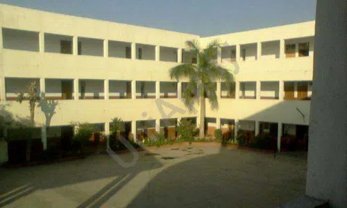 Guru Tegh Bahadur Public School, North Ex, Model Town, Delhi School Building 3