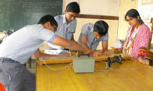 Himalaya Public Senior Secondary School, Sector 7, Rohini, Delhi Science Lab