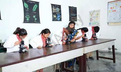 Crescent Public School, Saraswati Vihar, Pitampura, Delhi Science Lab