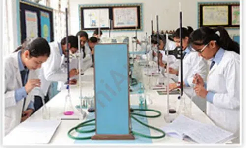 Shishu Niketan Public Secondary School, North Ghonda, Shahdara, Delhi Science Lab