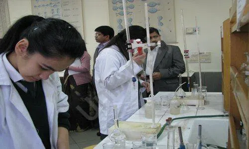 DPS International School, Sector 6, Saket, Delhi Science Lab