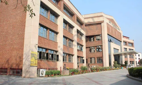 Amity International School, Sector 7, Pushp Vihar, Delhi School Building