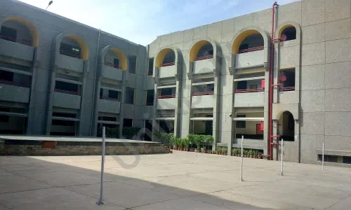 Amrita Public School, Sangam Vihar, Delhi School Building