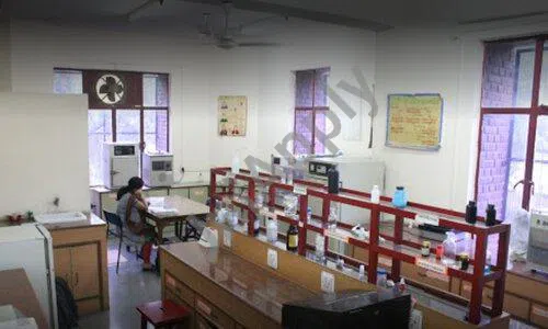 Amity International School, Saket, Delhi Science Lab