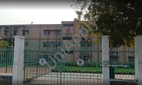 Cambridge School, Sri Niwaspuri, Delhi School Building