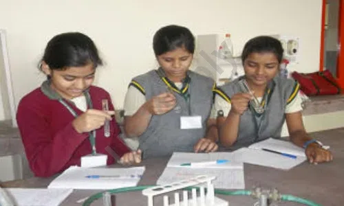 Deepalaya School, Kalkaji, Delhi Science Lab