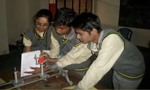 Deepalaya School, Kalkaji, Delhi Science Lab 2