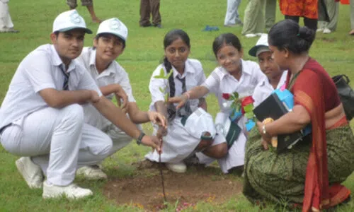 Dr. Radhakrishnan International School, Defence Colony, Delhi Gardening