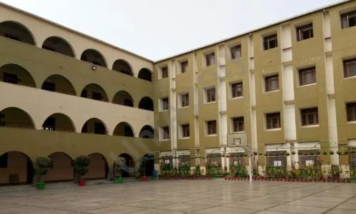 G.L.T Saraswati Bal Mandir Senior Secondary School, Nehru Nagar, Delhi School Building