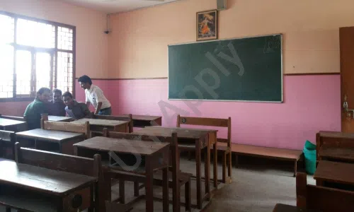 G.L.T Saraswati Bal Mandir Senior Secondary School, Nehru Nagar, Delhi Classroom