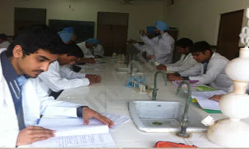 Mata Gujri Public School, Greater Kailash 1, Delhi Science Lab