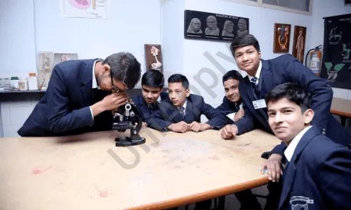 Jindal Public School, Vaishali Colony, Dashrathpuri, Delhi Science Lab