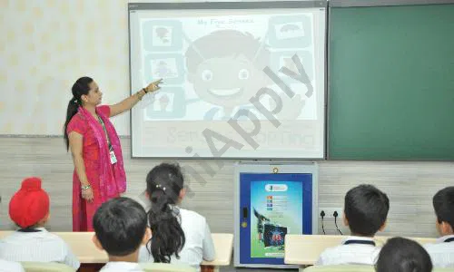 Maxfort School, Guru Harkishan Nagar, Paschim Vihar, Delhi Smart Classes