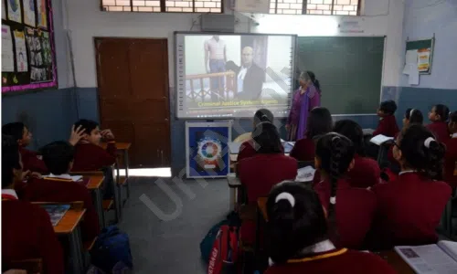 Deepanshu Public School, Kamerdin Nagar, Nangloi, Delhi Smart Classes