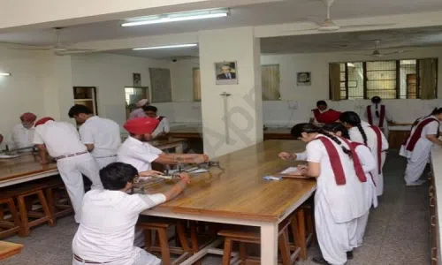 Guru Nanak Public School, Punjabi Bagh, Delhi Science Lab