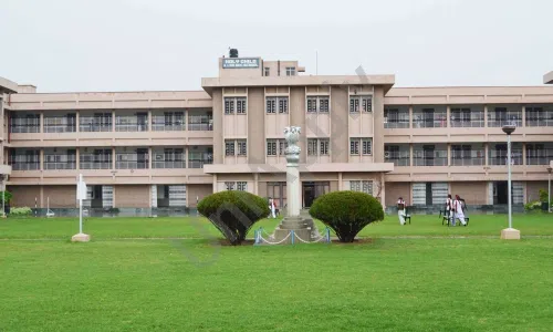 Holy Child Senior Secondary School, Vishal Enclave, Tagore Garden, Delhi School Building 1