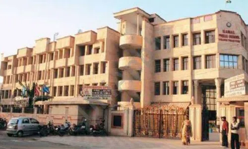 Kamal Public Senior Secondary School, Vikaspuri, Delhi School Building 1